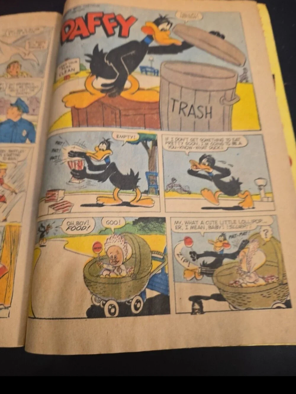 082526 Vintage Looney Tunes Comic Book April 1966 black shelf 6
